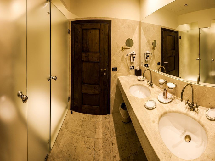 Bathroom 5, Costa Dei Fiori, Cagliari
