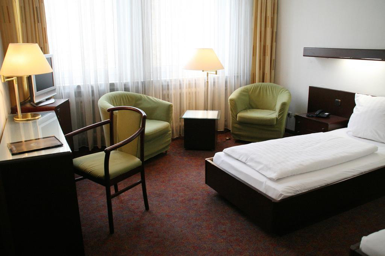 Bedroom 3, Isar City Hotel, München