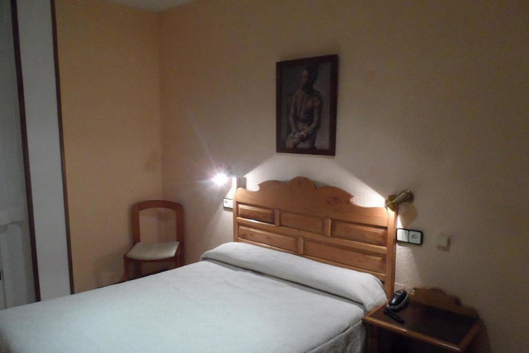 Bedroom 3, Hotel Los Hidalgos, Cantabria
