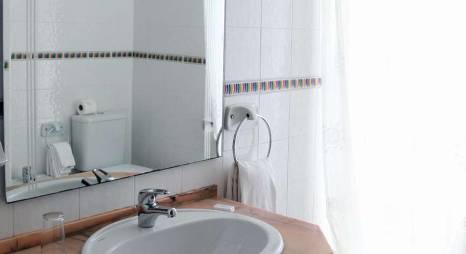 Bathroom 4, Aparthotel Calema Avenida Jardim, Vila Real de Santo António