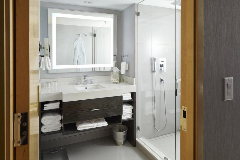 Bathroom 5, Pan Pacific Vancouver, Greater Vancouver