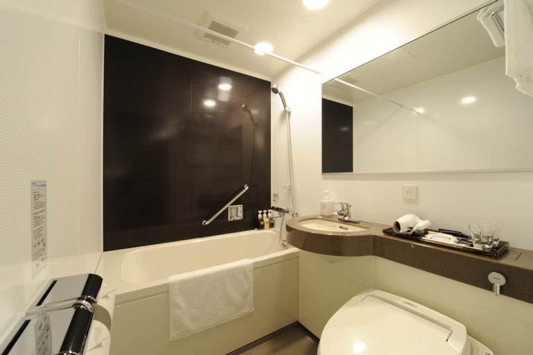 Bathroom 12