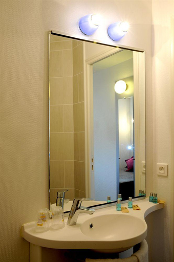 Bathroom 5, Akena Les Mureaux , Yvelines