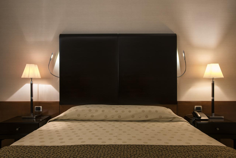 Bedroom 2, FlyOn Hotel & Conference Center, Bologna