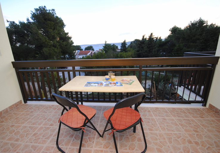 Others 4, Perkovic Ana, Kaštela