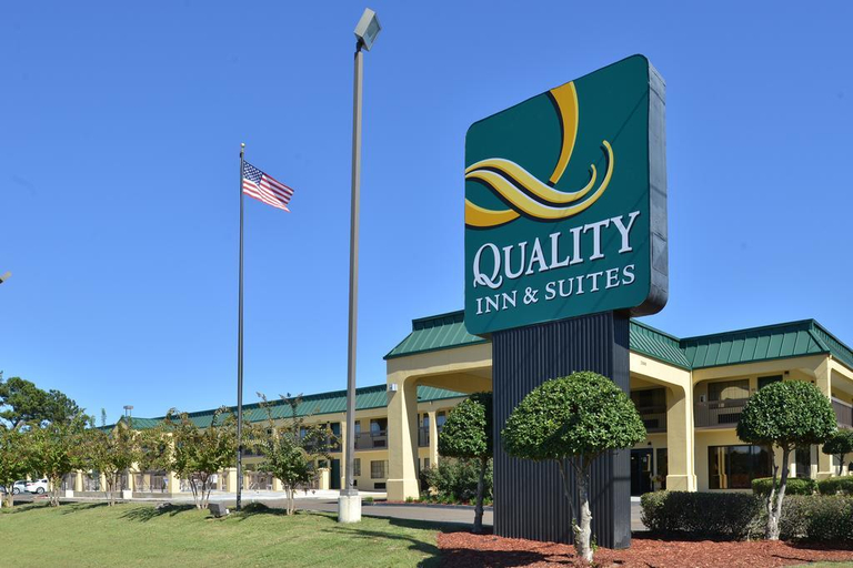 Exterior & Views 2, Quality Inn & Suites Southwest, Hinds