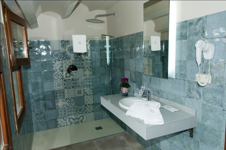 Bathroom, Hotel Villa de Alquezar, Huesca