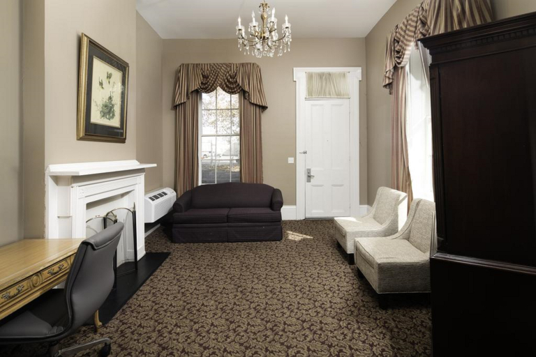 Bedroom 3, Maison St Charles Hotel and Suites, Orleans
