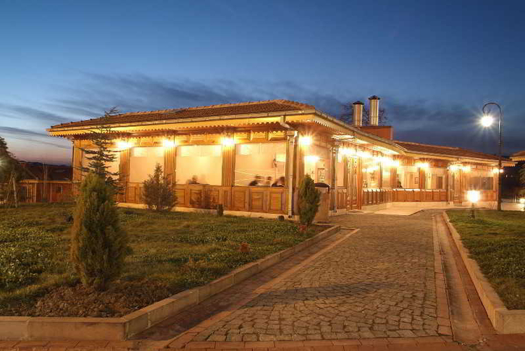 Exterior & Views