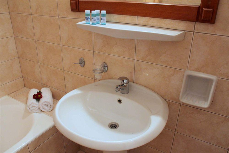 Bathroom 5, Famissi Eden Hotel, Thessaly