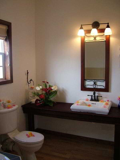 Bathroom 5, True Blue Bay Boutique Resort