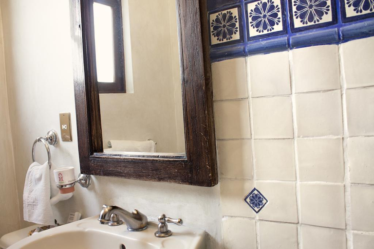 Bathroom 4, Trebol , Del Centro