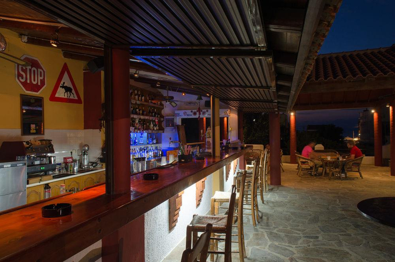 Food & Drinks