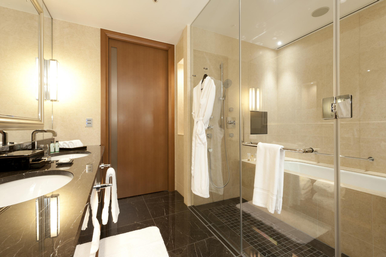 Bathroom 17