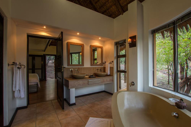 Bathroom, aha Ivory Tree Lodge, Bojanala