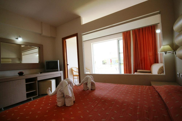Bedroom 3, Zorbas Beach Hotel, South Aegean