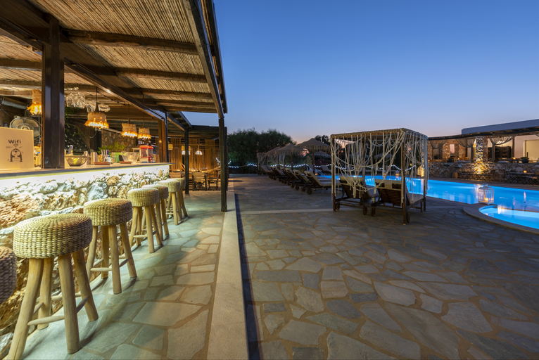 Food & Drinks 4, Parosland, South Aegean