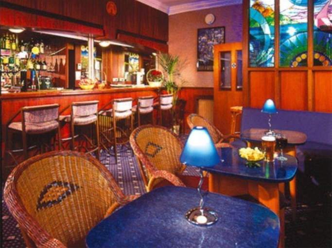 Food & Drinks 5, Mitre House, London