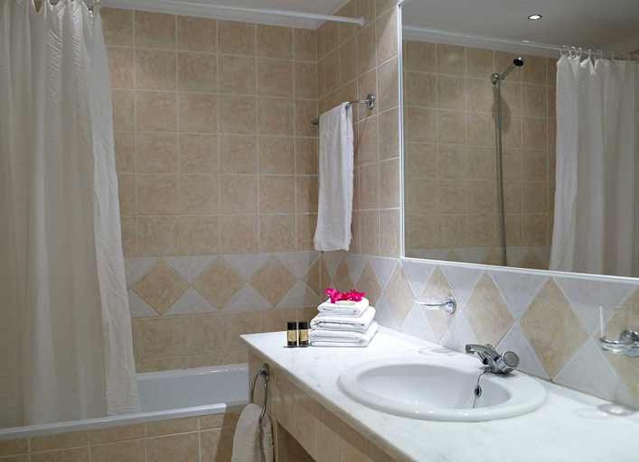 Bathroom 5, Mitsis Family Village, South Aegean