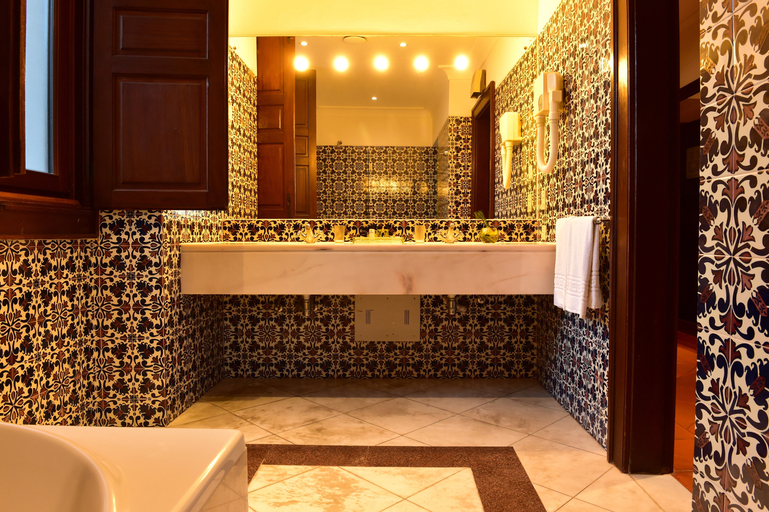 Bathroom 4