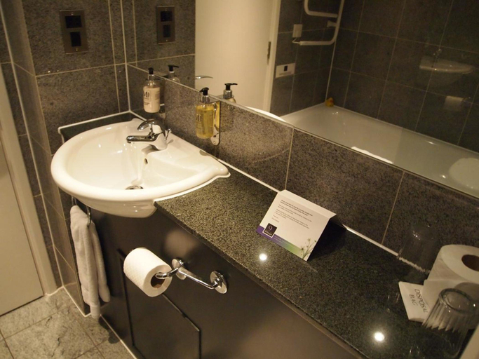 Bathroom 4, 196 Bishopsgate Apartments by DMONTRIO, London