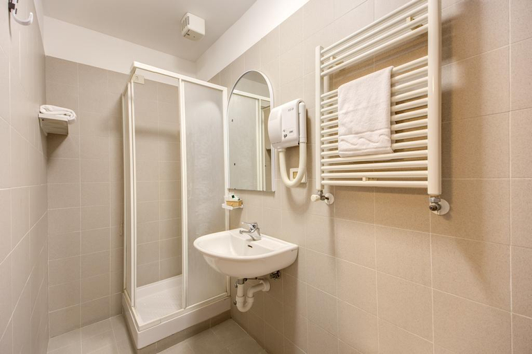 Bathroom, Milo, Roma