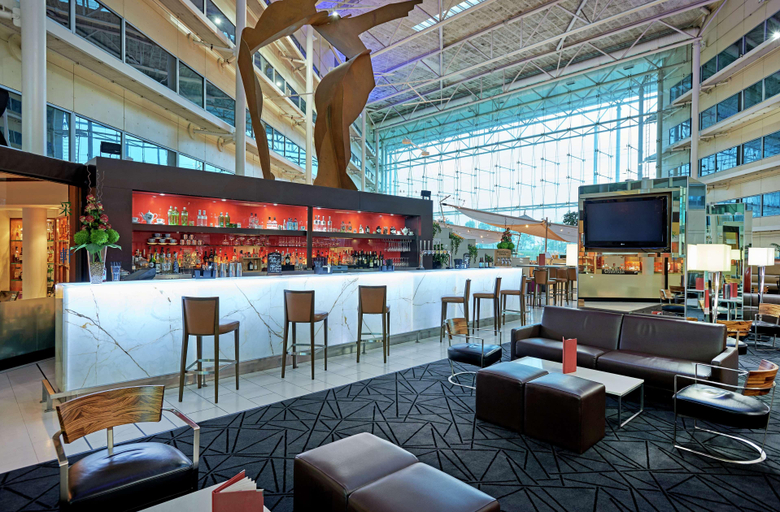 Public Area 4, Hilton London Heathrow Airport Hotel, London