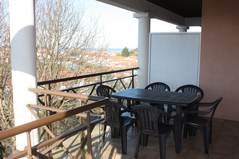 Exterior & Views 23