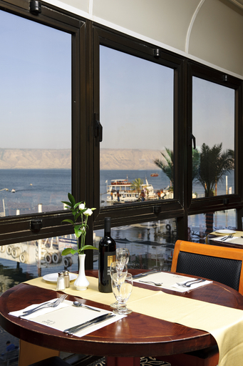 Others 5, Caesar Premier Tiberias