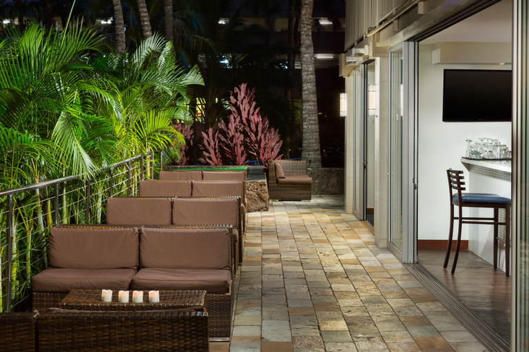 Exterior & Views 2, Courtyard by Marriott Waikiki Beach, Honolulu