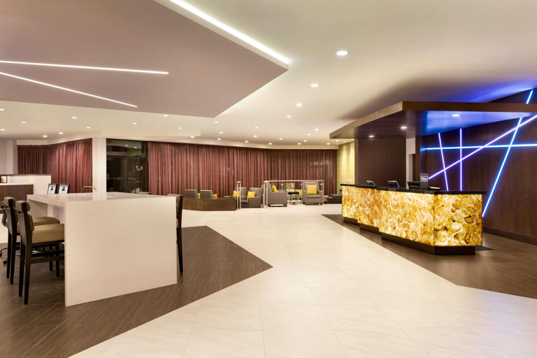 Public Area 4, DoubleTree by Hilton Toronto Airport West, Peel