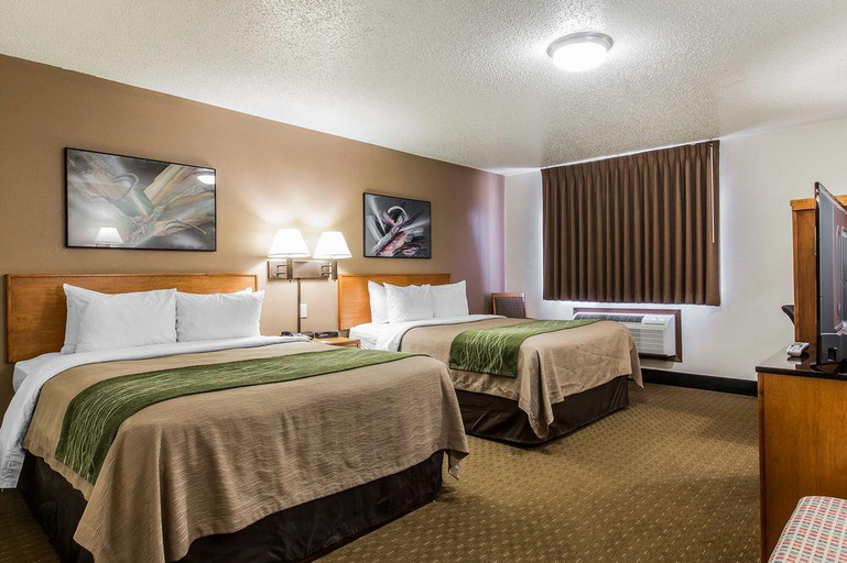 Bedroom 3, Bearcat Inn And Suites, Nodaway