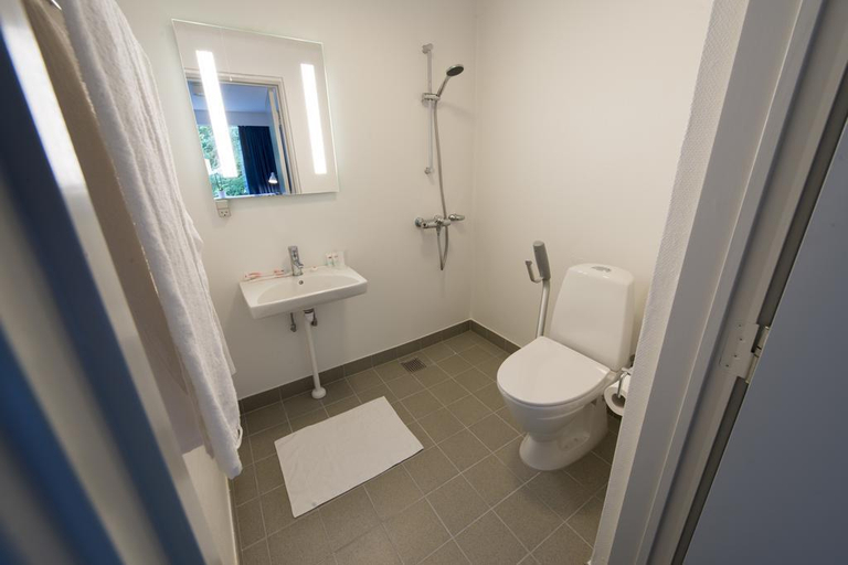 Bathroom 4, Hotel Juelsminde Strand, Hedensted