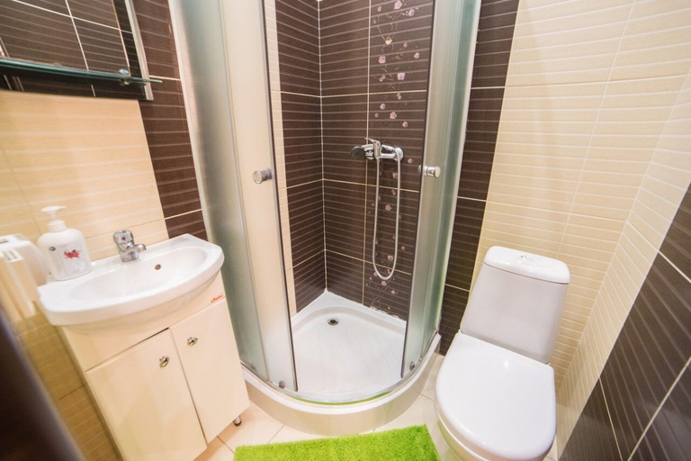 Bathroom 4, 1 Bedroom Apartment Shevchenka 36, L'vivs'ka
