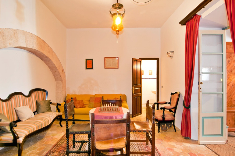 Public Area 3, Leon de Sineu, Baleares