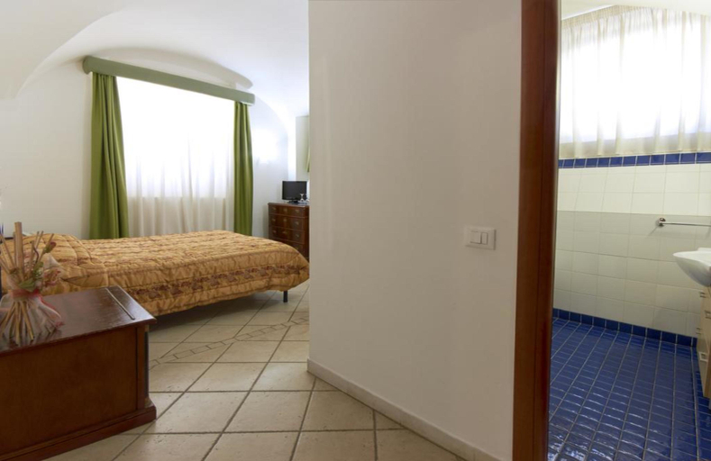 Bedroom 3, Silva, Roma