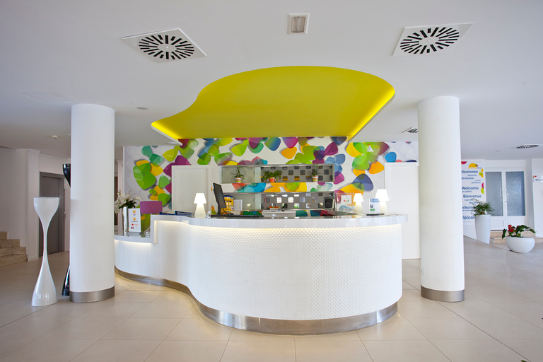 Public Area 4, Smartline Anba Romani, Baleares