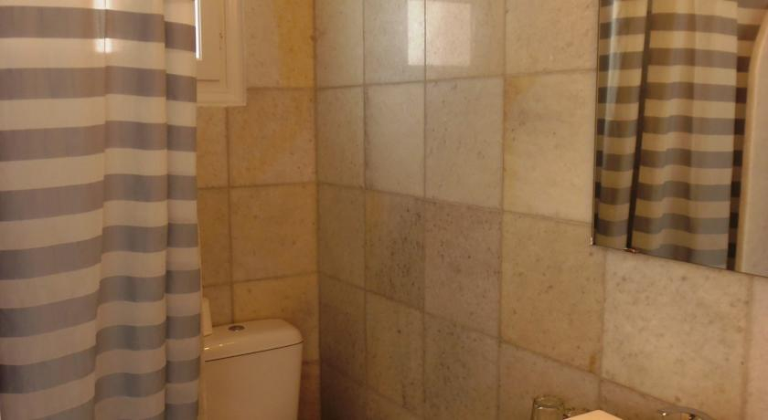 Bathroom 4, Manos, South Aegean