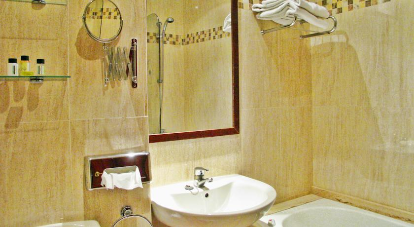 Bathroom 4, Los Cantaros, Cádiz