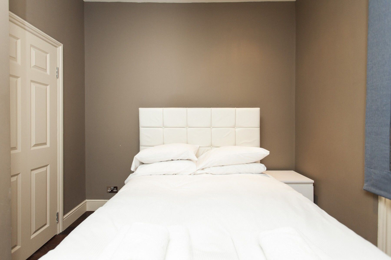 Bedroom 2, Old Brompton 2 Exclusive Atmosphere, London