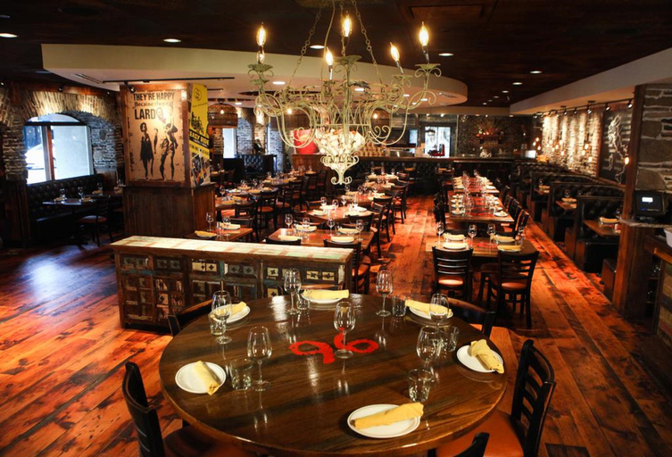 Food & Drinks 5, Courtyard Chicago Downtown/River North, Cook