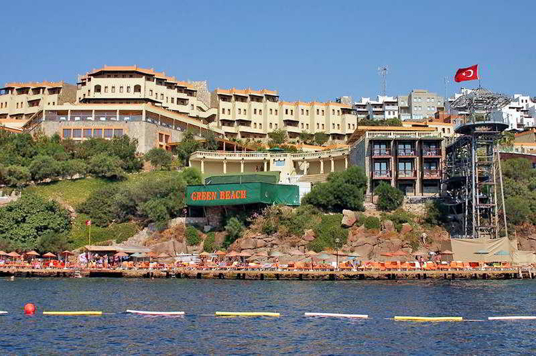 Exterior & Views