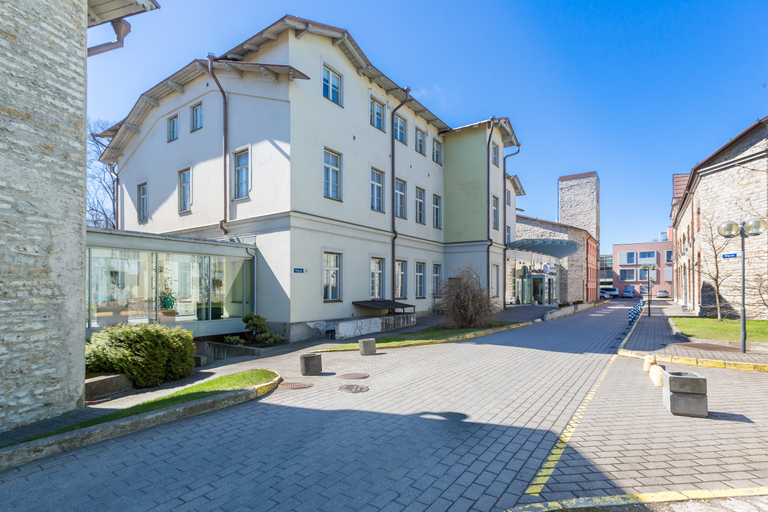 Exterior & Views