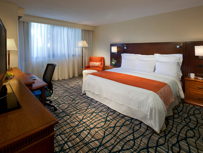 Bedroom 4, Miami Airport Marriott, Miami-Dade
