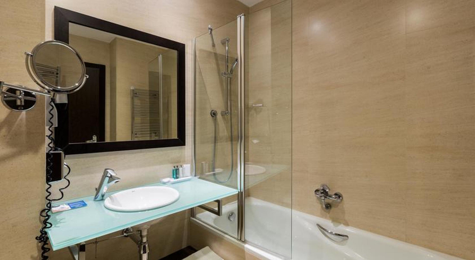 Bathroom 4, LCB Fuenlabrada, Madrid