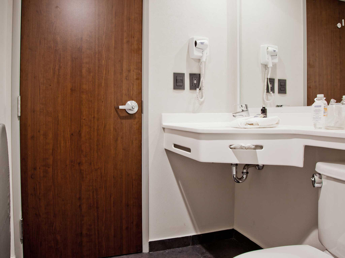 Bathroom 4, City Express By Marriott Leon, León