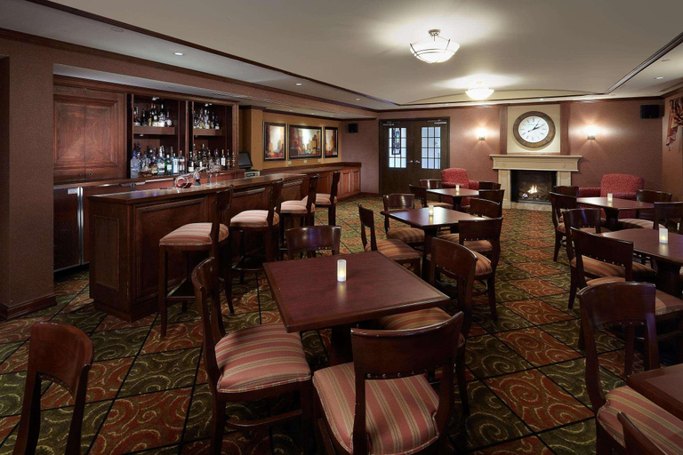 Food & Drinks 5, Hampton Inn & Suites by Hilton Montreal-Dorval, Montréal
