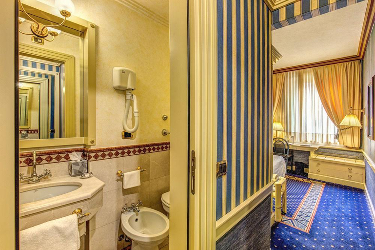 Bathroom 4, Auriga, Milano