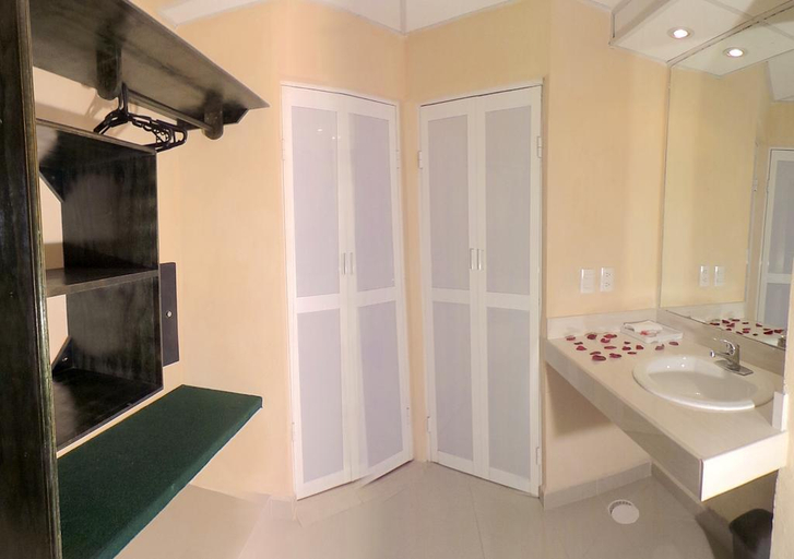 Bathroom 4, Zihuatanejo Centro, José Azueta