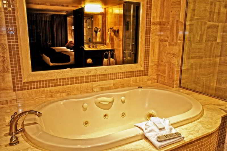 Bathroom 3, Harrahs Hotel Reno, Washoe